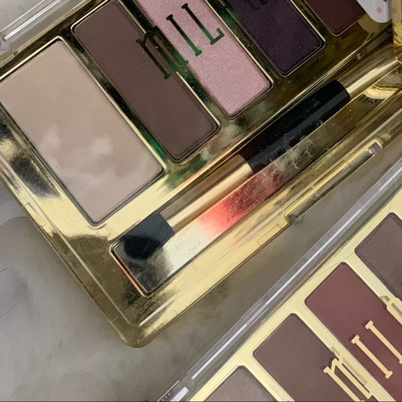 Eyeshadow, eyelashes and lipstick - Picture 3 of 10